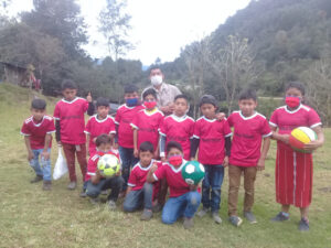 Guatemala Magliette in regalo e una giornata di divertimento per tanti bambini